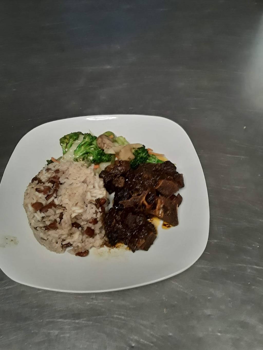 Sonas Mobay | restaurant | 3426 Joy Rd, Detroit, MI 48206, USA | 3133383143 OR +1 313-338-3143