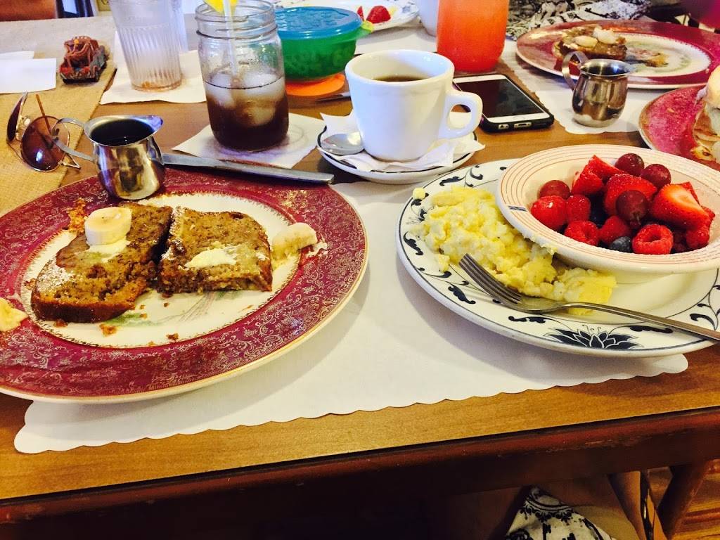 The Farmhouse | restaurant | 19049 Clayborn St, Metamora, IN 47030, USA | 7656472645 OR +1 765-647-2645