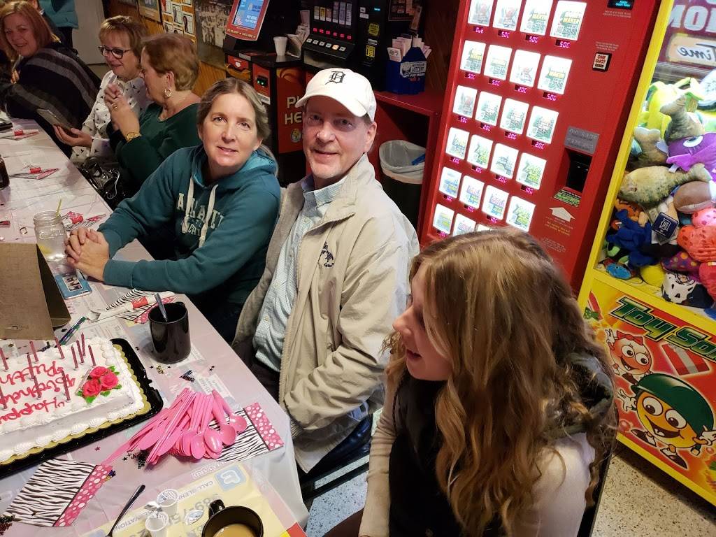 Boulevard Lounge | night club | 316 S Saginaw Rd, Midland, MI 48640, USA | 9898325387 OR +1 989-832-5387