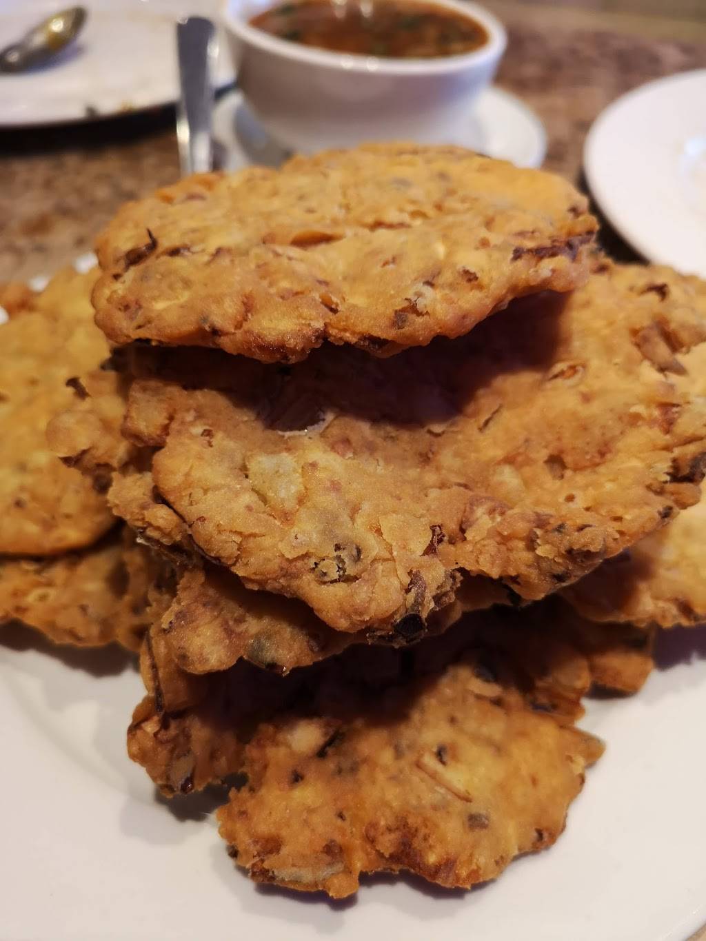 Golden Lobsters Chinese Hakka and Seafood Restaurant | restaurant | 2300 Lawrence Ave E Unit 11, Scarborough, ON M1P 2R3, Canada | 4167921888 OR +1 416-792-1888