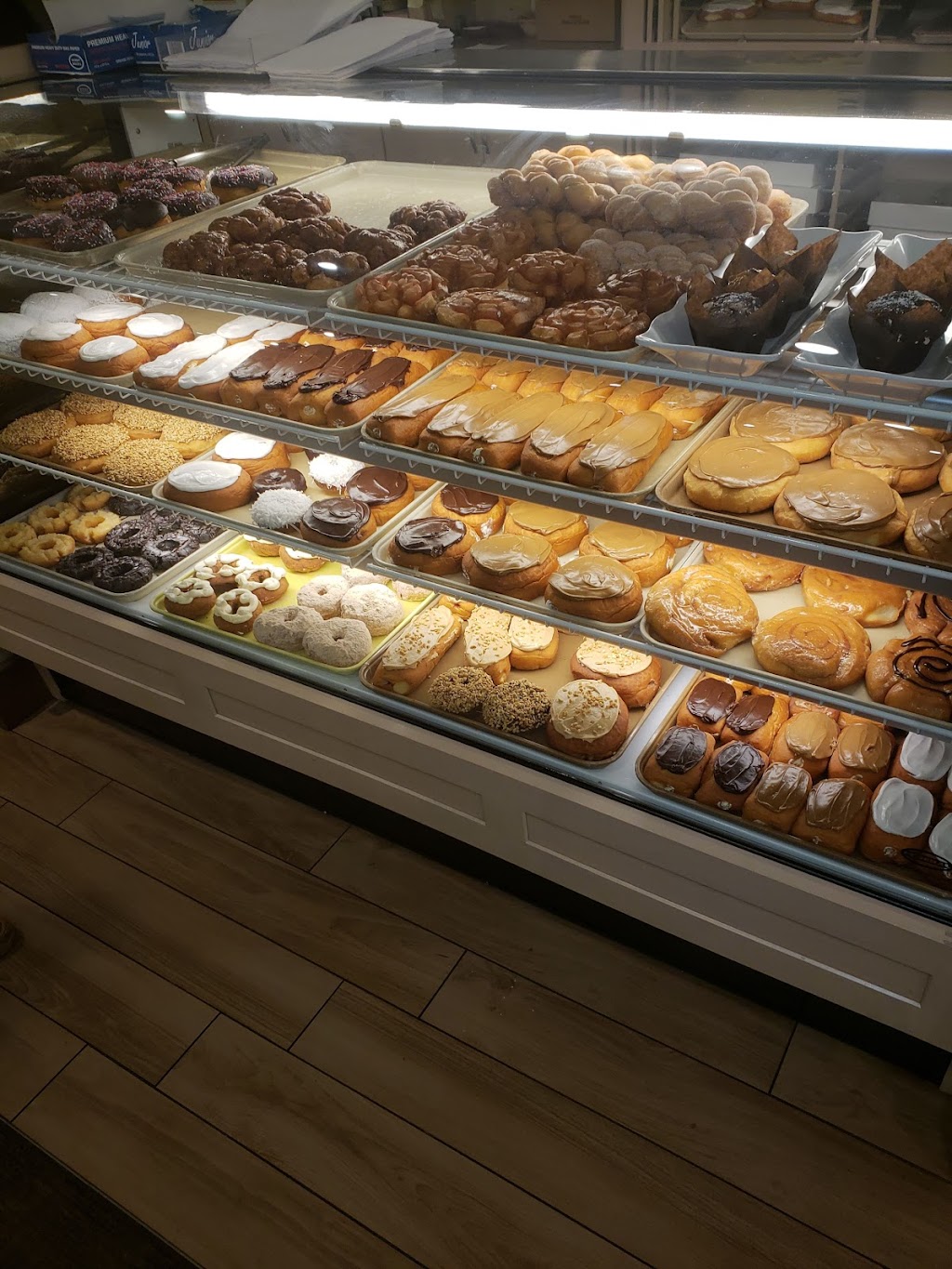 Essenhaus Village Shops | restaurant | 240 US-20, Middlebury, IN 46540, USA | 5748259471 OR +1 574-825-9471