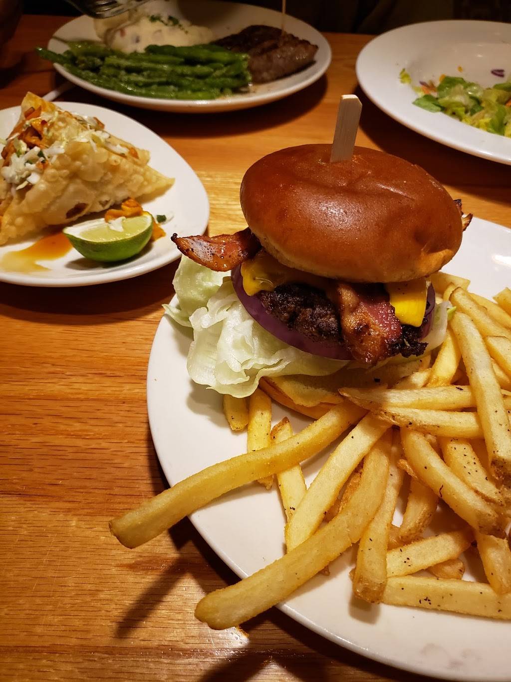 Applebees Grill + Bar | restaurant | 810 S Cockrell Hill Rd, Duncanville, TX 75137, USA | 9722838799 OR +1 972-283-8799