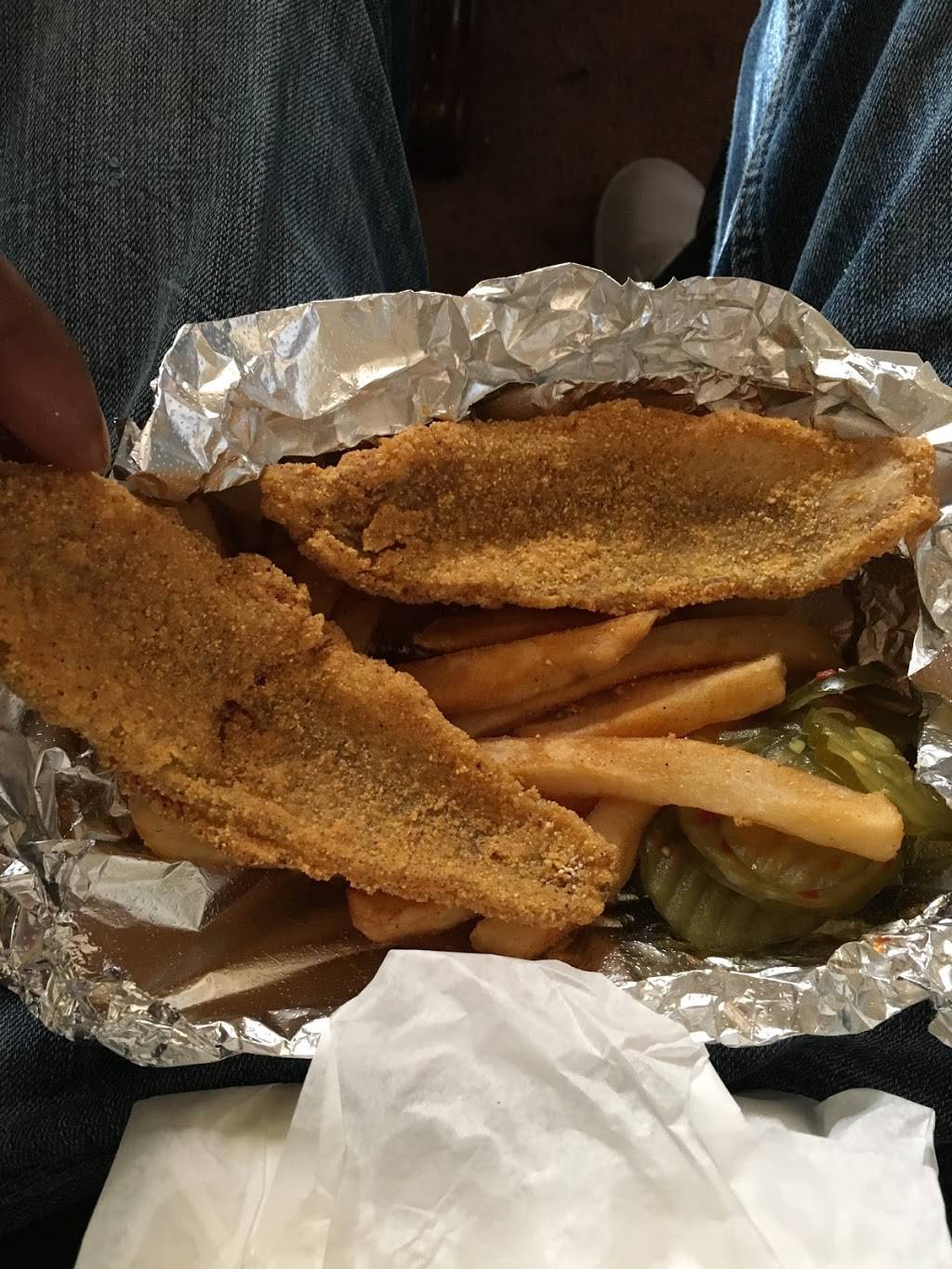 Louisiana Catfish | restaurant | 6090 Bonnie View Rd, Dallas, TX 75241, USA | 2143726321 OR +1 214-372-6321