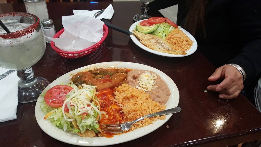 Ernies Cafe | restaurant | 1506 North Zaragoza Road, 6982 Industrial Ave, El Paso, TX 79936, USA | 9158569272 OR +1 915-856-9272