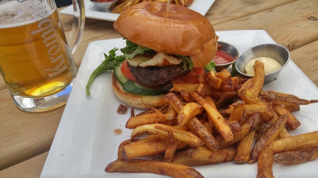 Lord William Pub | restaurant | 265 Rue des Seigneurs, Montréal, QC H3J 0B3, Canada | 5149253777 OR +1 514-925-3777