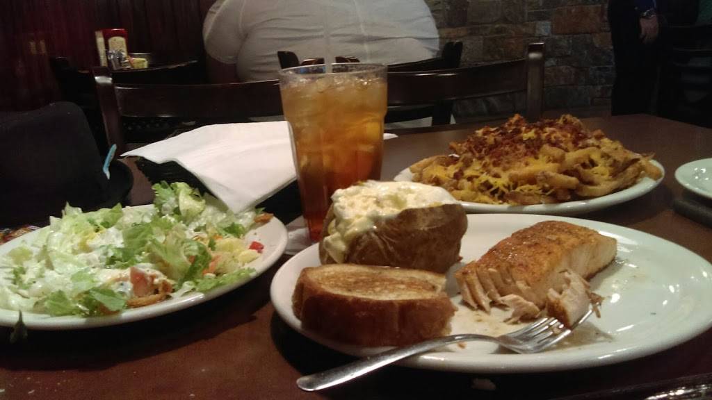 Wall Street Grill | restaurant | 2721 N Central Ave, Humboldt, TN 38343, USA | 7317841214 OR +1 731-784-1214