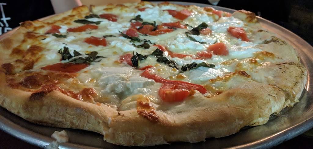 Gennaros Pizza | restaurant | 7375 Commercial Way, Weeki Wachee, FL 34613, USA | 3528357903 OR +1 352-835-7903