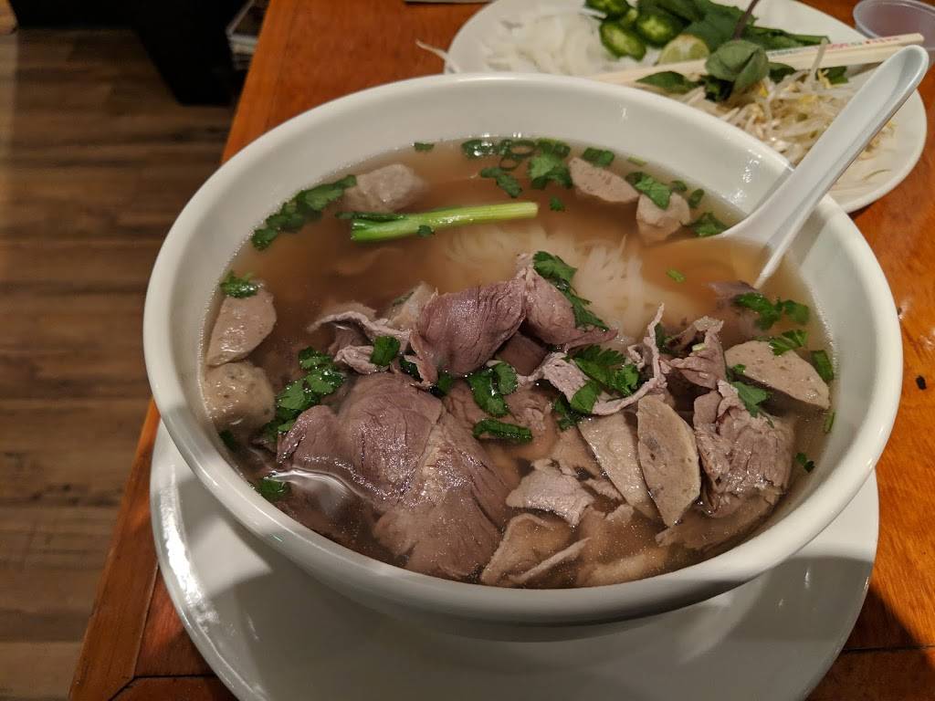 Vincent Cafe’s Phở House | restaurant | 815 Merchant Dr, Knoxville, TN 37912, USA | 8656885815 OR +1 865-688-5815