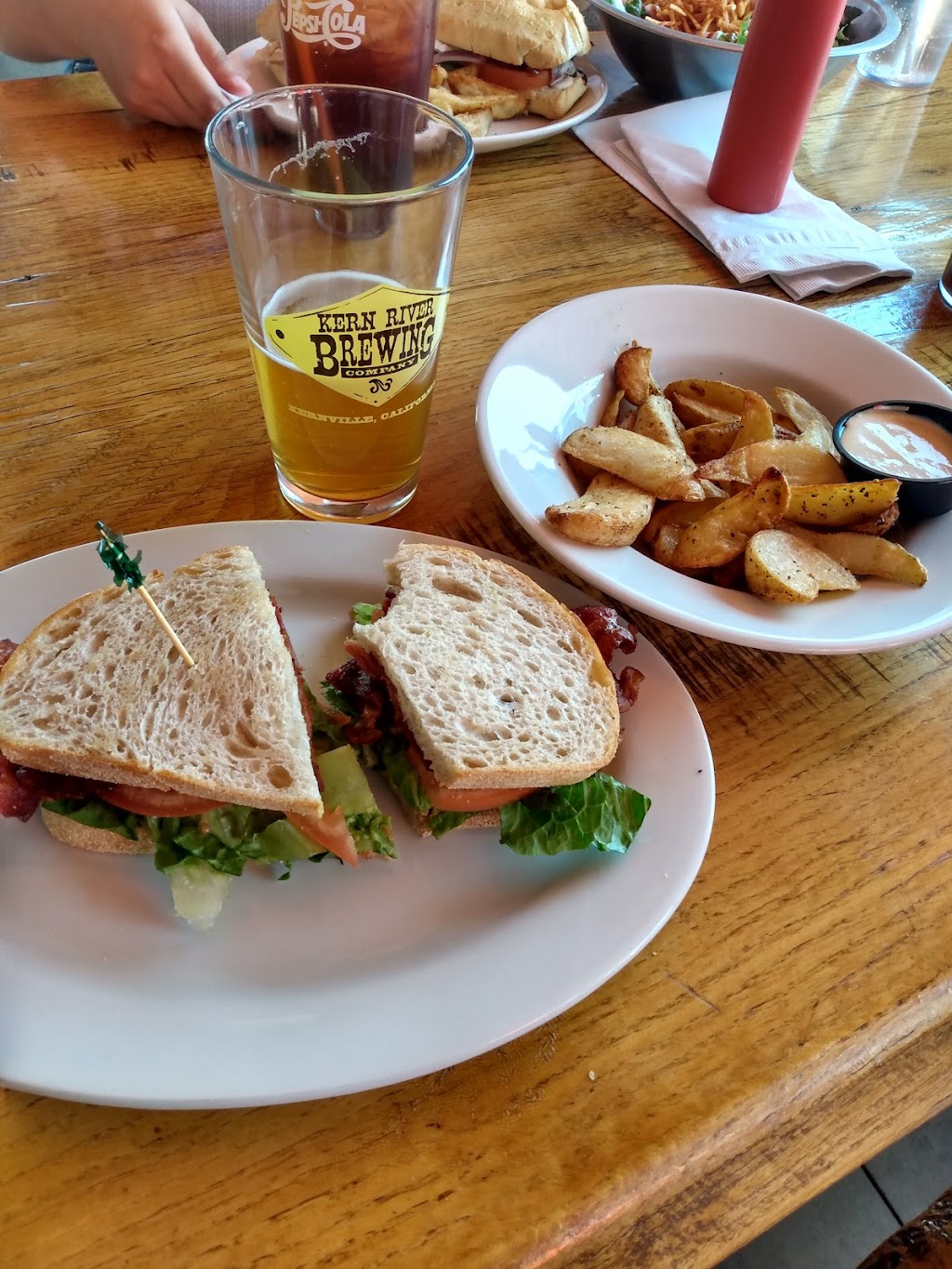 Kern River Brewing Co | restaurant | 13415 Sierra Way, Kernville, CA 93238, USA | 7603762337 OR +1 760-376-2337