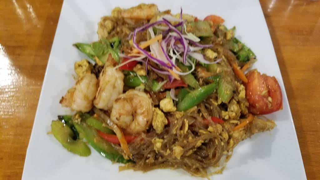 Sen Yai Sen Lek Thai | restaurant | 2422 Central Ave NE, Minneapolis, MN 55418, USA | 6127813046 OR +1 612-781-3046