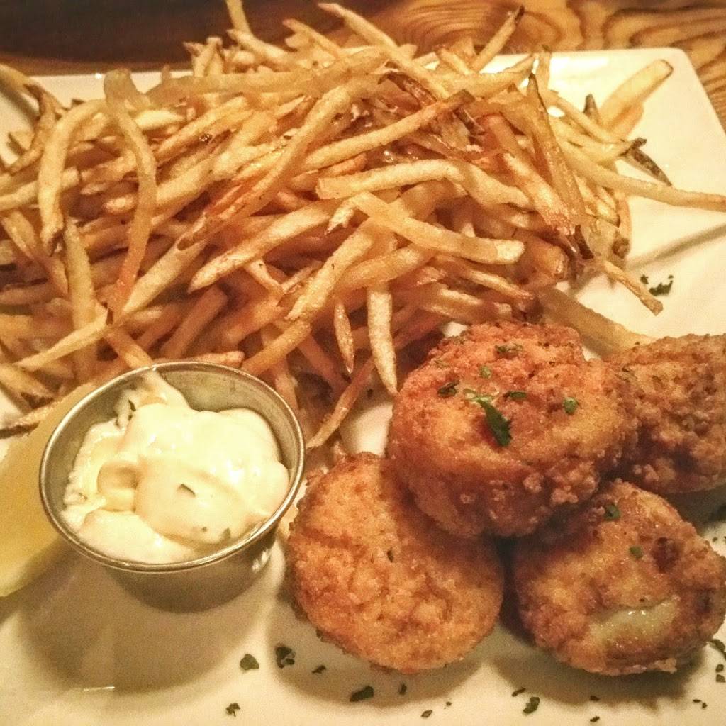 Lisa’s Crown & Hammer Restaurant & Pub | restaurant | 3 Depot Street, Collinsville, CT 06019, USA | 8606939199 OR +1 860-693-9199