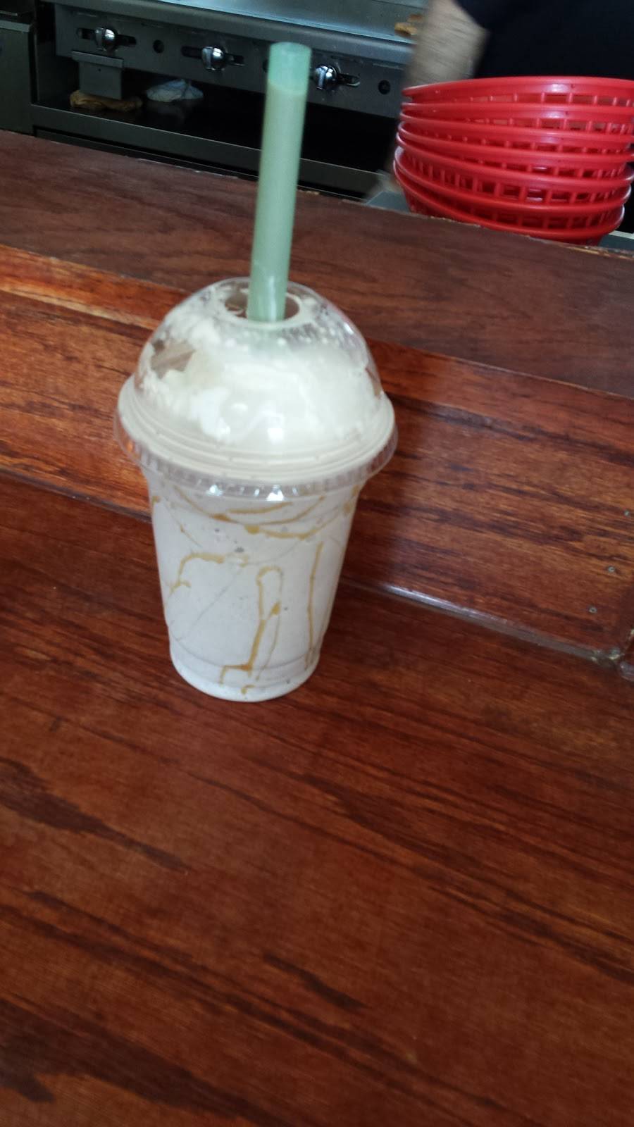 Town Burgers | restaurant | 16 El Camino Real B, Greenfield, CA 93927, USA | 8316745786 OR +1 831-674-5786