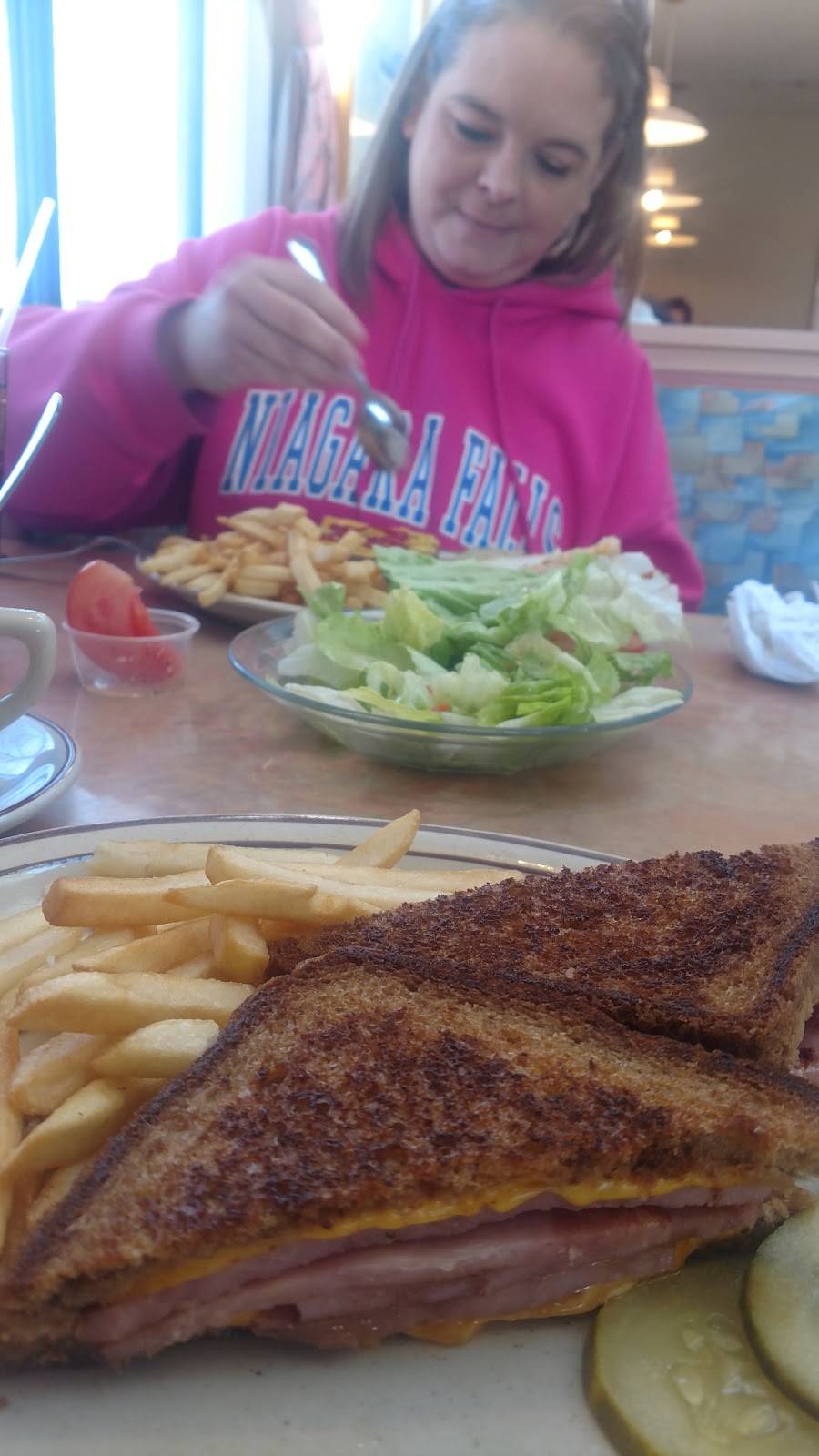 Golden Basket | restaurant | 32286 Woodward Ave, Royal Oak, MI 48073, USA | 2485491588 OR +1 248-549-1588