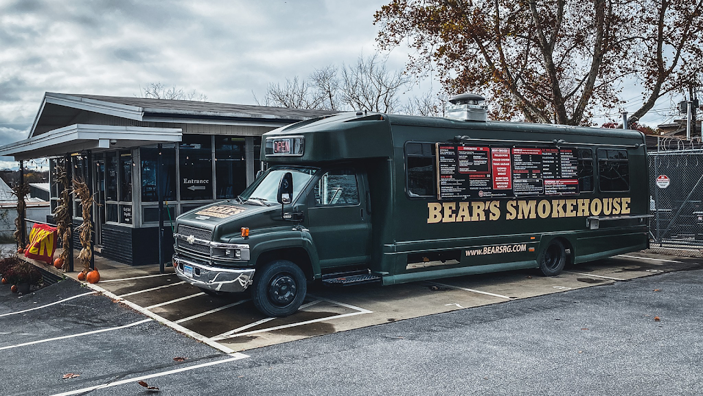 Bears Smokehouse Barbecue | restaurant | 135 Coxe Ave, Asheville, NC 28801, USA | 8285057088 OR +1 828-505-7088