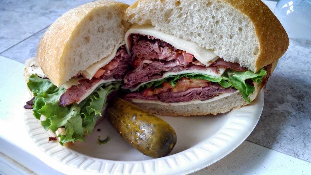 Family Deli | restaurant | 3400 South Park Rd, Bethel Park, PA 15102, USA | 4128359939 OR +1 412-835-9939