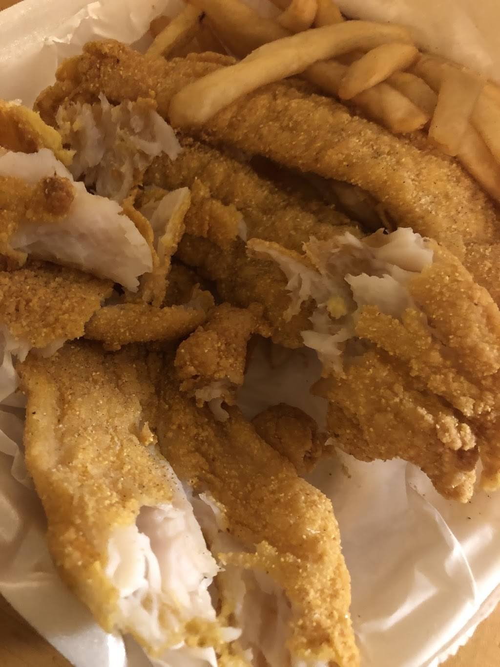 Sharks Fish and Chicken | restaurant | 510 W Lincoln Hwy, Merrillville, IN 46410, USA | 2194720608 OR +1 219-472-0608