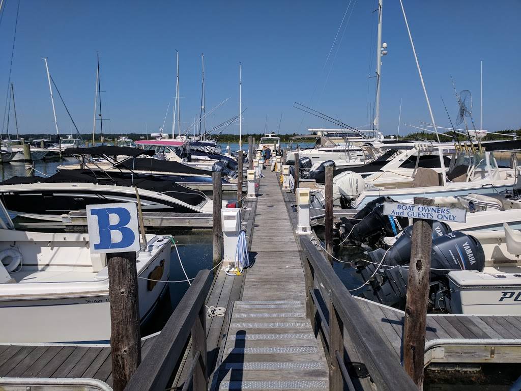 Harbor Marina of East Hampton | restaurant | 423 Three Mile Harbor Hog Creek Rd, 39 Gann Rd, East Hampton, NY 11937, USA | 6313245666 OR +1 631-324-5666