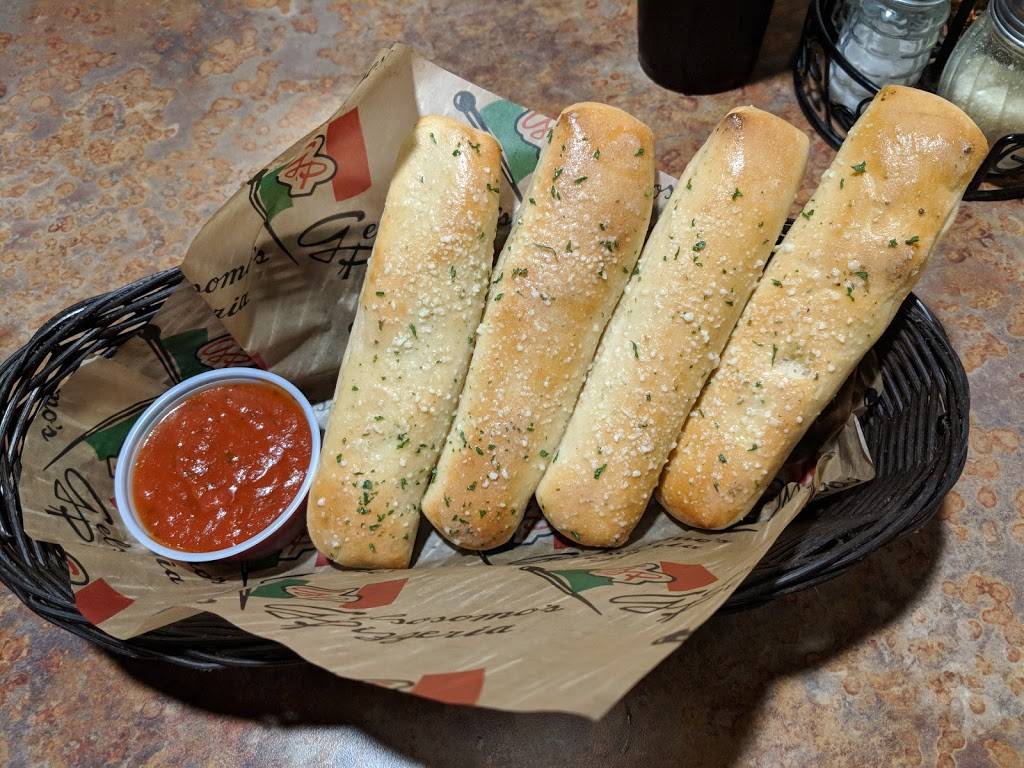 Gelsosomos Pizzeria | restaurant | 221 N Randolph St, Macomb, IL 61455, USA | 3098335577 OR +1 309-833-5577