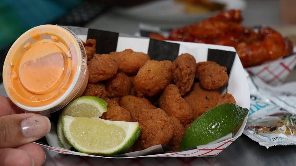 Tacky Tiki Bar & Grill | restaurant | 8800 Vistana Centre Dr, Orlando, FL 32821, USA | 4072393100 OR +1 407-239-3100