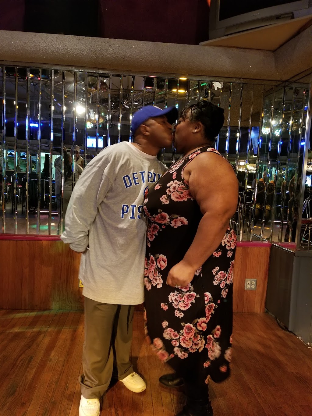 Wall Street Ultra Lounge | restaurant | 18458 James Couzens Fwy, Detroit, MI 48235, USA | 3133452418 OR +1 313-345-2418