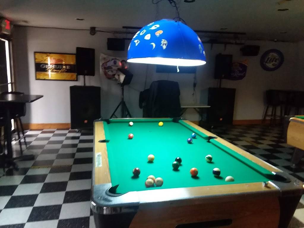 Tommy Doggs | restaurant | 631 Vienna Ave, Niles, OH 44446, USA | 3305059999 OR +1 330-505-9999