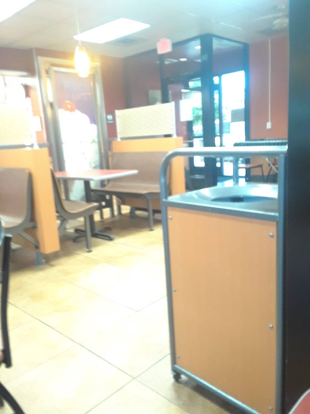 Jack in the Box | restaurant | 5920 S Cooper St, Arlington, TX 76017, USA | 8175578743 OR +1 817-557-8743