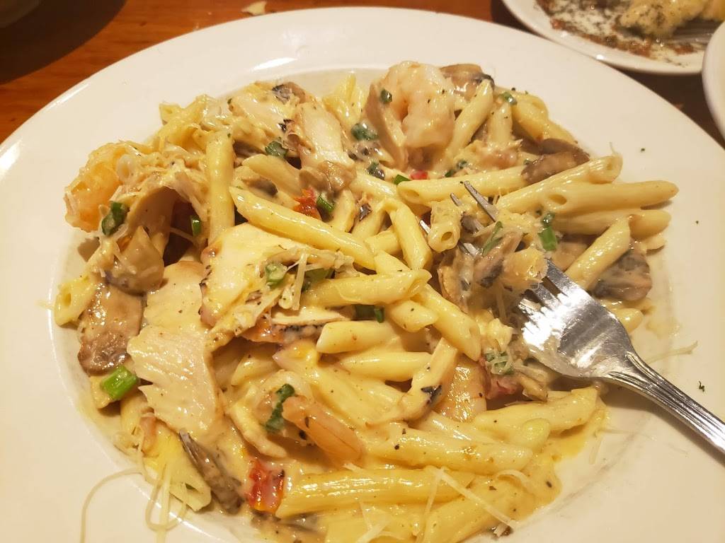 Johnny Carinos | restaurant | 1608 Garth Brooks Blvd, Yukon, OK 73099, USA | 4053500756 OR +1 405-350-0756