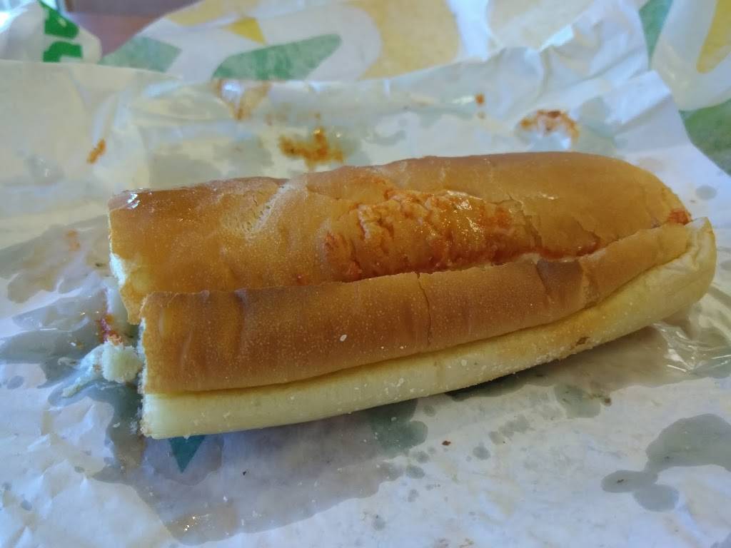 Subway | restaurant | 1845 Lakeshore Dr, Muskegon, MI 49441, USA | 2317552507 OR +1 231-755-2507