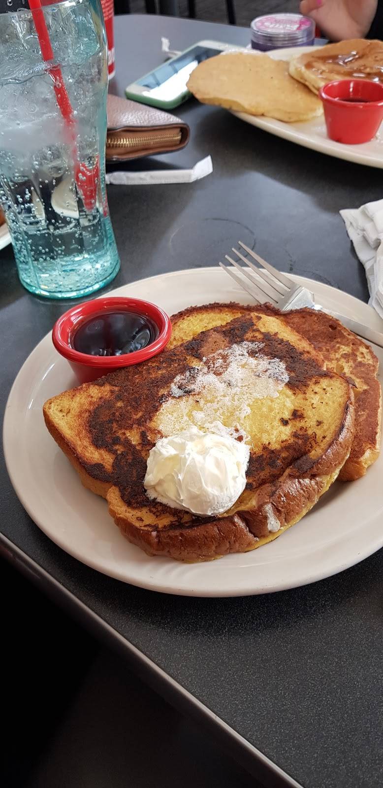 Friendlys | restaurant | 240 Buckland St, Manchester, CT 06040, USA | 8606447790 OR +1 860-644-7790