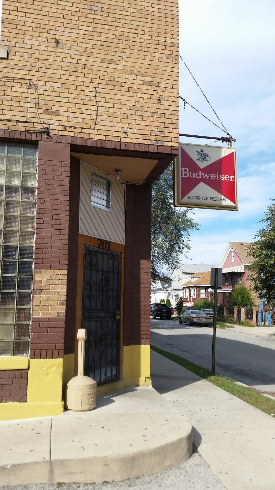 Leals Tavern | restaurant | 701 Garnsey Ave, Joliet, IL 60432, USA | 8157274899 OR +1 815-727-4899