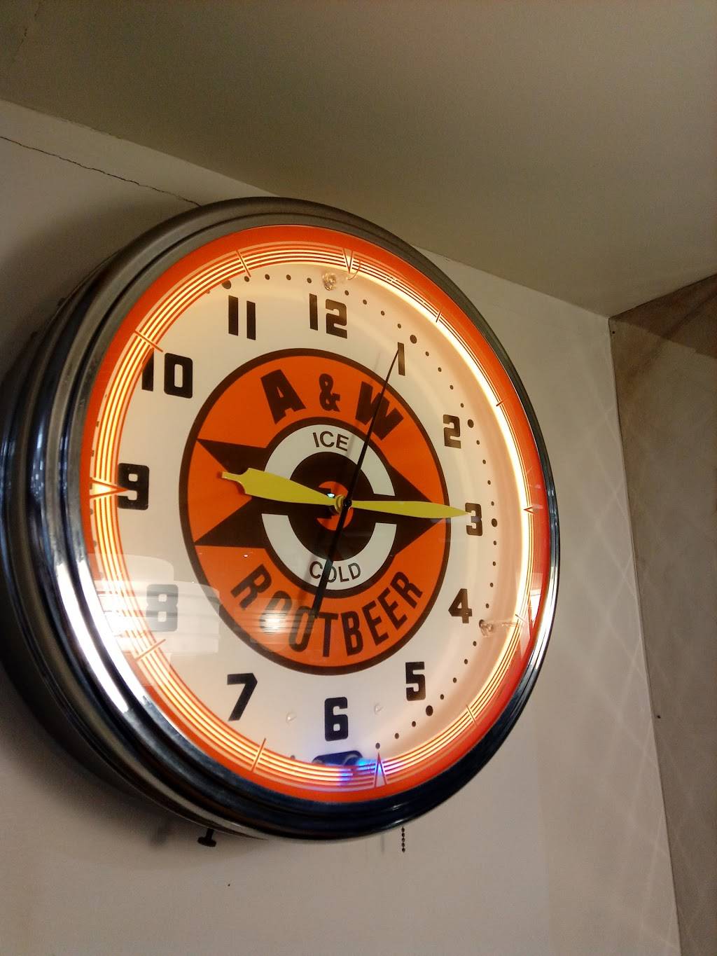 KFC | restaurant | 1475 S Lake Park Ave, Hobart, IN 46342, USA | 2199423433 OR +1 219-942-3433