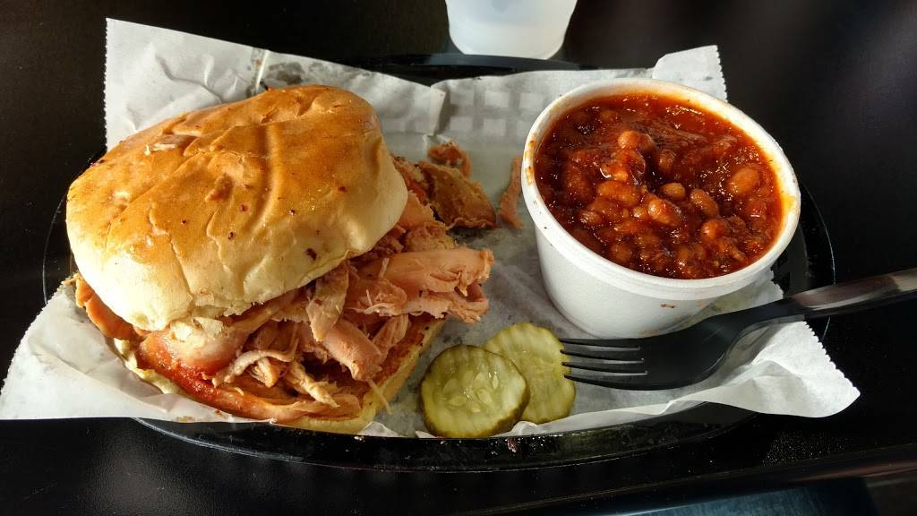 Plowboys BBQ | restaurant | 3111 S, MO-7, Blue Springs, MO 64015, USA | 8162287569 OR +1 816-228-7569