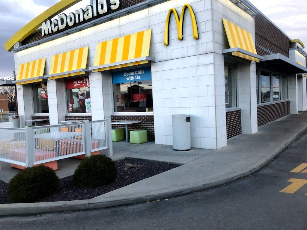 McDonalds | cafe | 2001 W Broadway, Princeton, IN 47670, USA | 8123855296 OR +1 812-385-5296