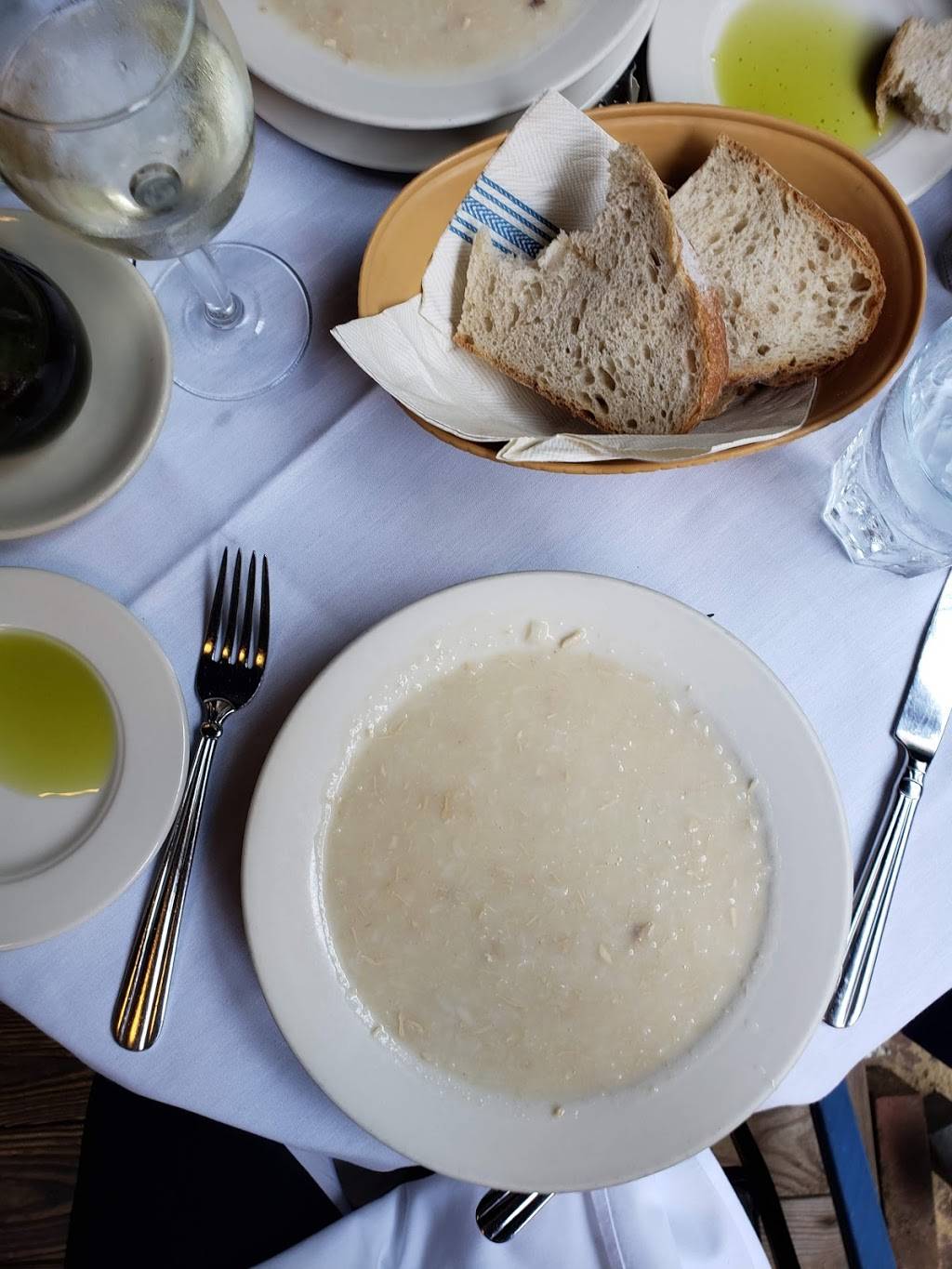 Taverna Cretekou | restaurant | 818 King St, Alexandria, VA 22314, USA | 7035488688 OR +1 703-548-8688