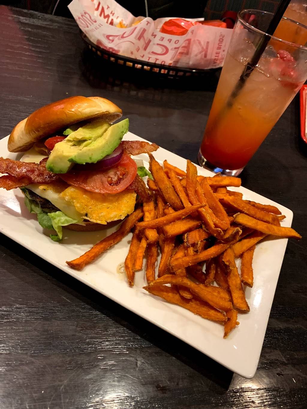 Red Robin Gourmet Burgers and Brews | restaurant | 8167 International Dr, Orlando, FL 32819, USA | 4075742295 OR +1 407-574-2295