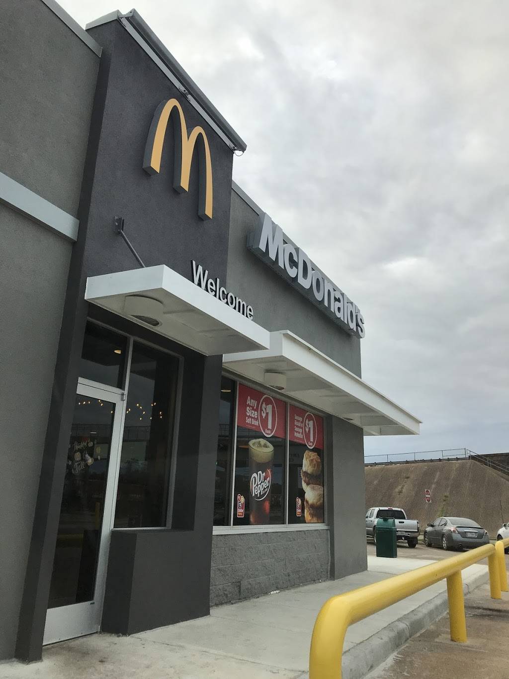 McDonalds | cafe | 906 S Market St, Hearne, TX 77859, USA | 9792796111 OR +1 979-279-6111