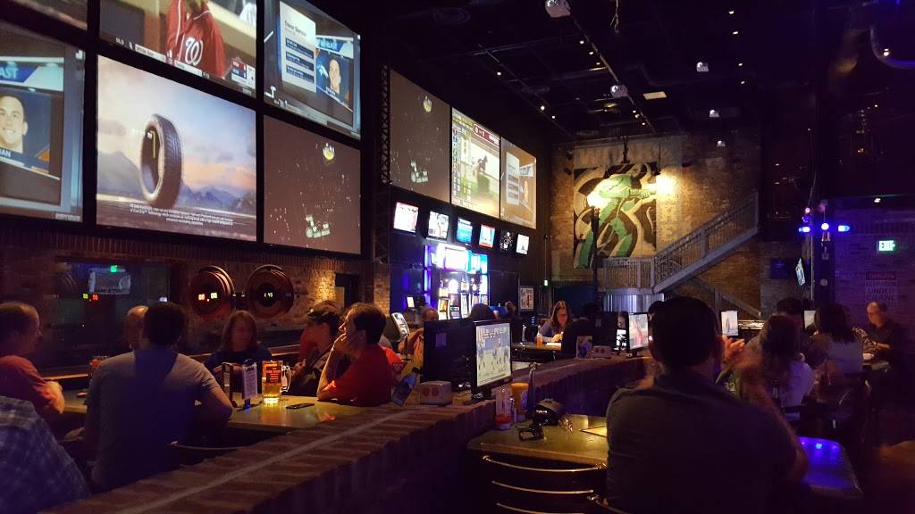 The Piazza | restaurant | 85 Executive Dr, Aurora, IL 60504, USA | 6309782088 OR +1 630-978-2088