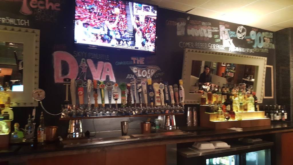 Bar Louie - Downtown Oak Park | night club | 1122 Lake St, Oak Park, IL 60301, USA | 7087253300 OR +1 708-725-3300