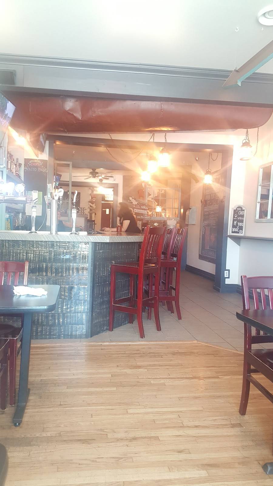 The Leeky Canoe | restaurant | 94 N Sykes St, Meaford, ON N4L 1N8, Canada | 5195381377 OR +1 519-538-1377