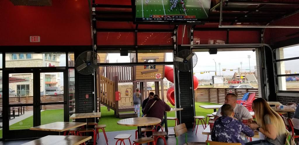 Hat Creek Burger Co. | restaurant | 3321 E Broad St, Mansfield, TX 76063, USA | 8174052979 OR +1 817-405-2979