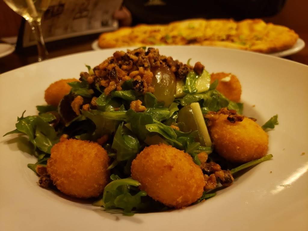 Wood-n-Tap | restaurant | 236 Hartford Turnpike, Vernon, CT 06066, USA | 8608726700 OR +1 860-872-6700