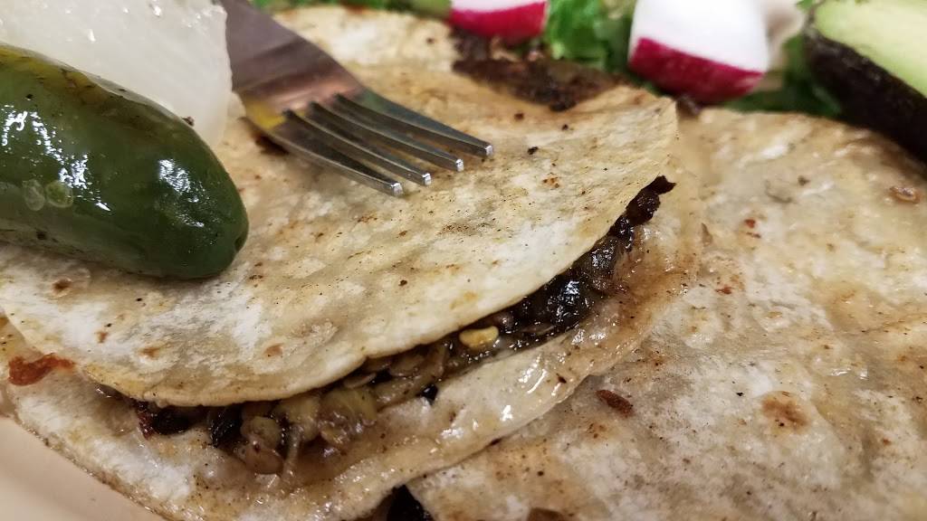 El Toro Bronco | restaurant | 3825 N Piedras St #3921, El Paso, TX 79930, USA | 9155664420 OR +1 915-566-4420