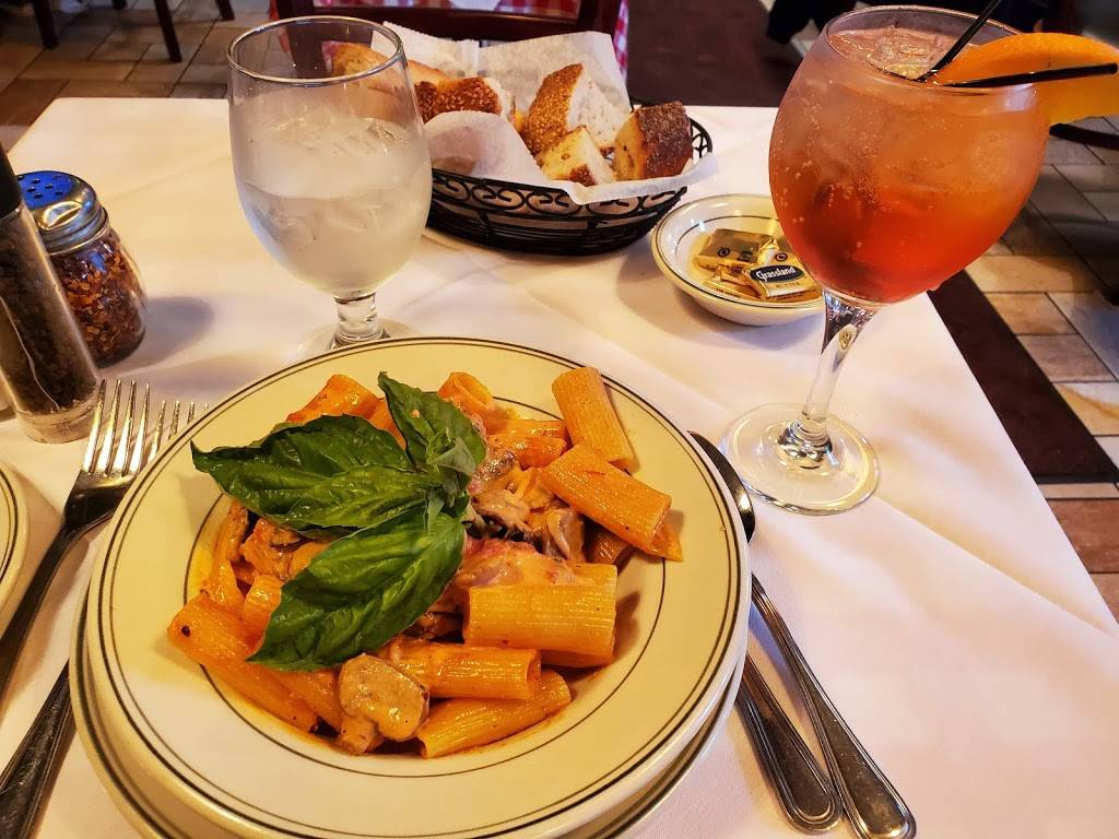 Tonys Di Napoli | restaurant | 1081 3rd Ave, New York, NY 10065, USA | 2128886333 OR +1 212-888-6333