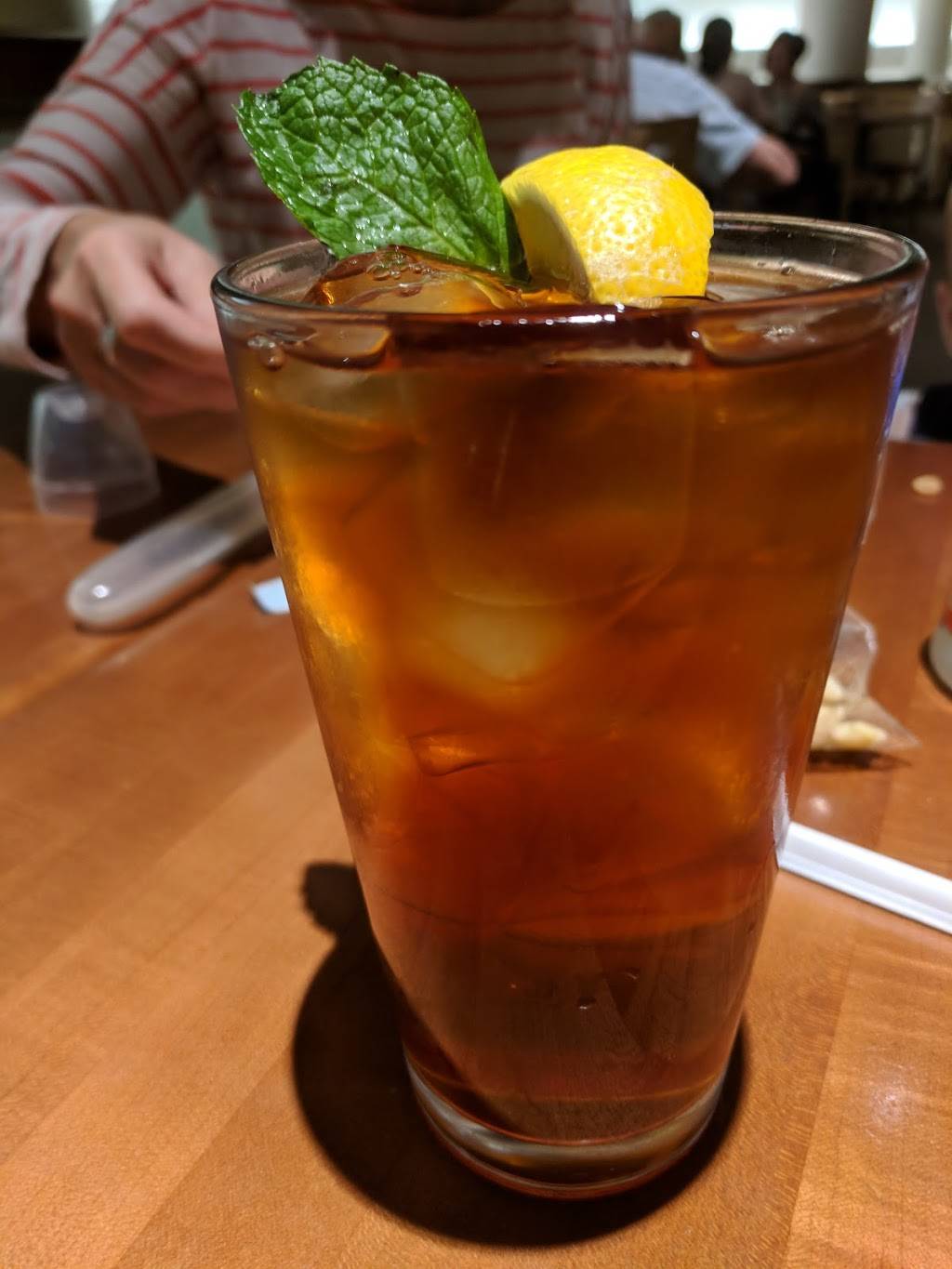 Lakeshore Grill | restaurant | 500 W 14 Mile Rd #2, Troy, MI 48083, USA | 2485972040 OR +1 248-597-2040