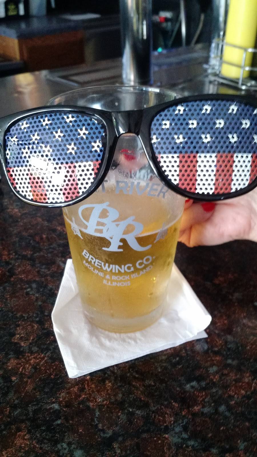 Legends Corner | restaurant | 3008 7th Ave, Rock Island, IL 61201, USA | 3092837628 OR +1 309-283-7628