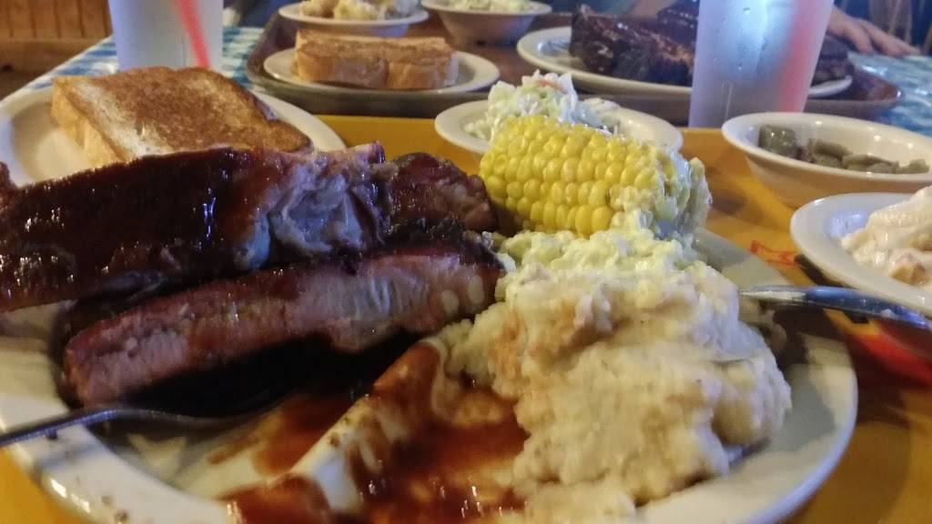 Dickeys Barbecue Pit | restaurant | 10230 E Arapahoe Rd, Centennial, CO 80112, USA | 3037922444 OR +1 303-792-2444