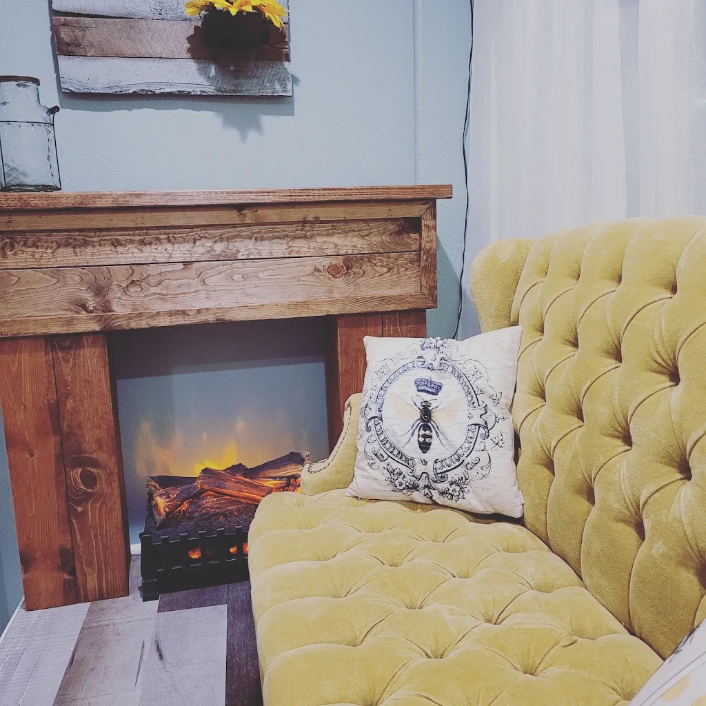 Bee Well Cafe | restaurant | 100 Main St Suite 1, Mukwonago, WI 53149, USA | 4142926230 OR +1 414-292-6230