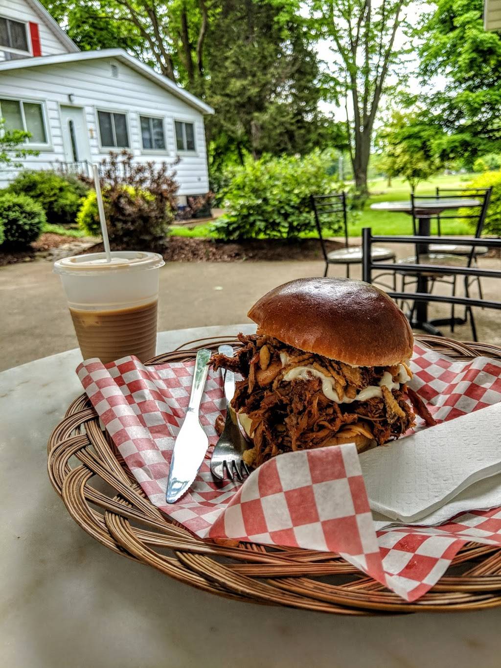 The Bakery - Pelee Island | restaurant | 5 N Shore Rd, Pelee Island, ON N0R 1M0, Canada | 5197242321 OR +1 519-724-2321