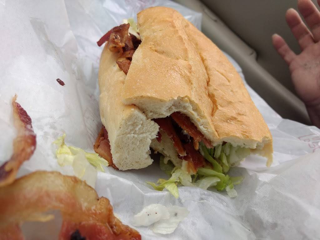 Regatta Deli | restaurant | 28 Lake Ave, Worcester, MA 01604, USA | 5087566916 OR +1 508-756-6916