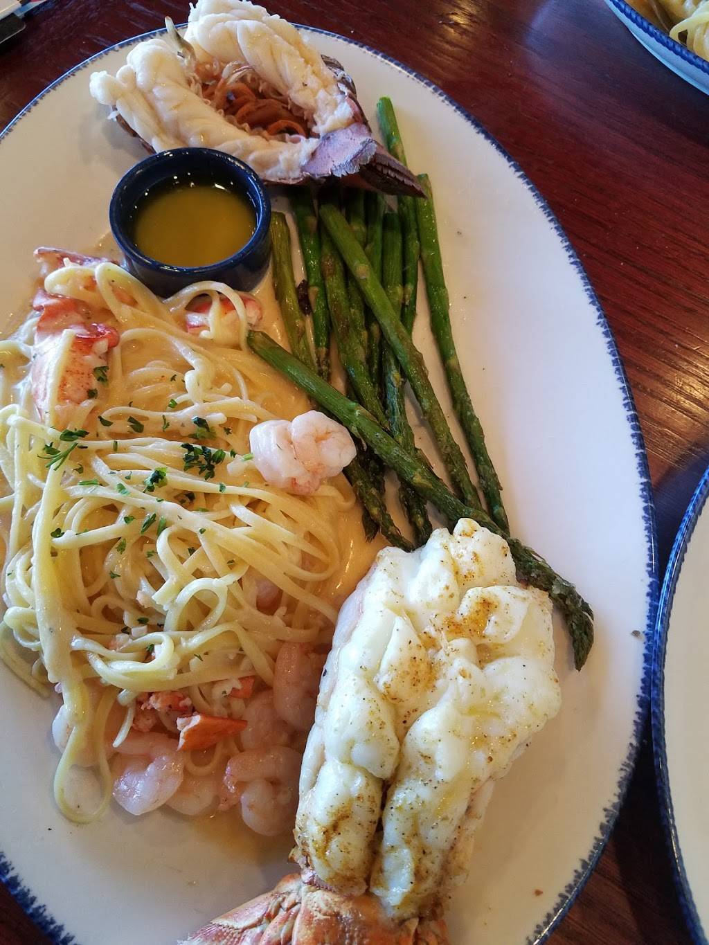 Red Lobster | restaurant | 1200 N Casaloma Dr, Appleton, WI 54913, USA | 9207490644 OR +1 920-749-0644